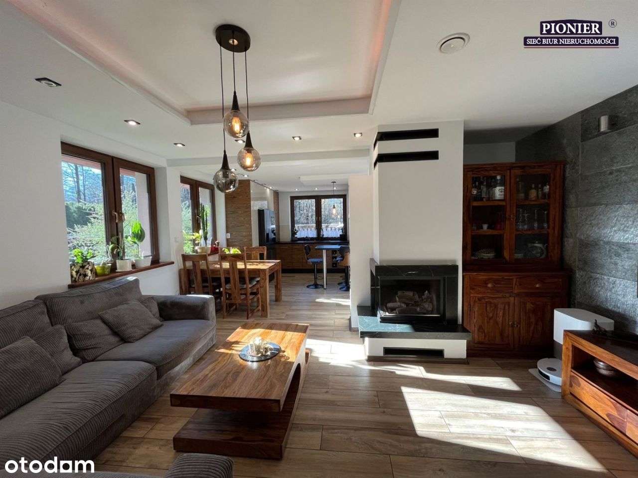 Komfortowy Dom Parterowy Z Poddaszem Użytkowym-1