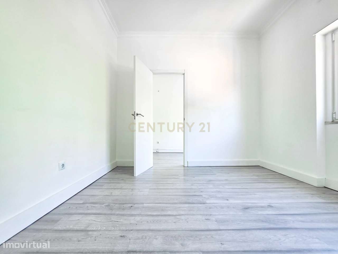 Apartamento T2 Remodelado no Barreiro – Moderno, Versátil e Pronto a H-10