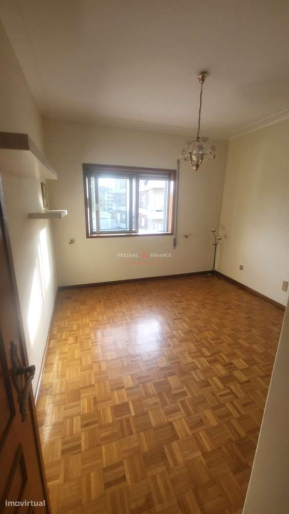 T2+1 Luminoso com Garagem Ampla em Ramalde – Zona em Valorização-13