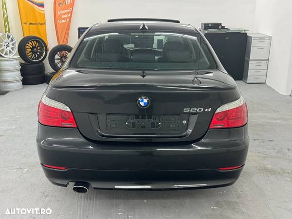 BMW Seria 5 520d - 29