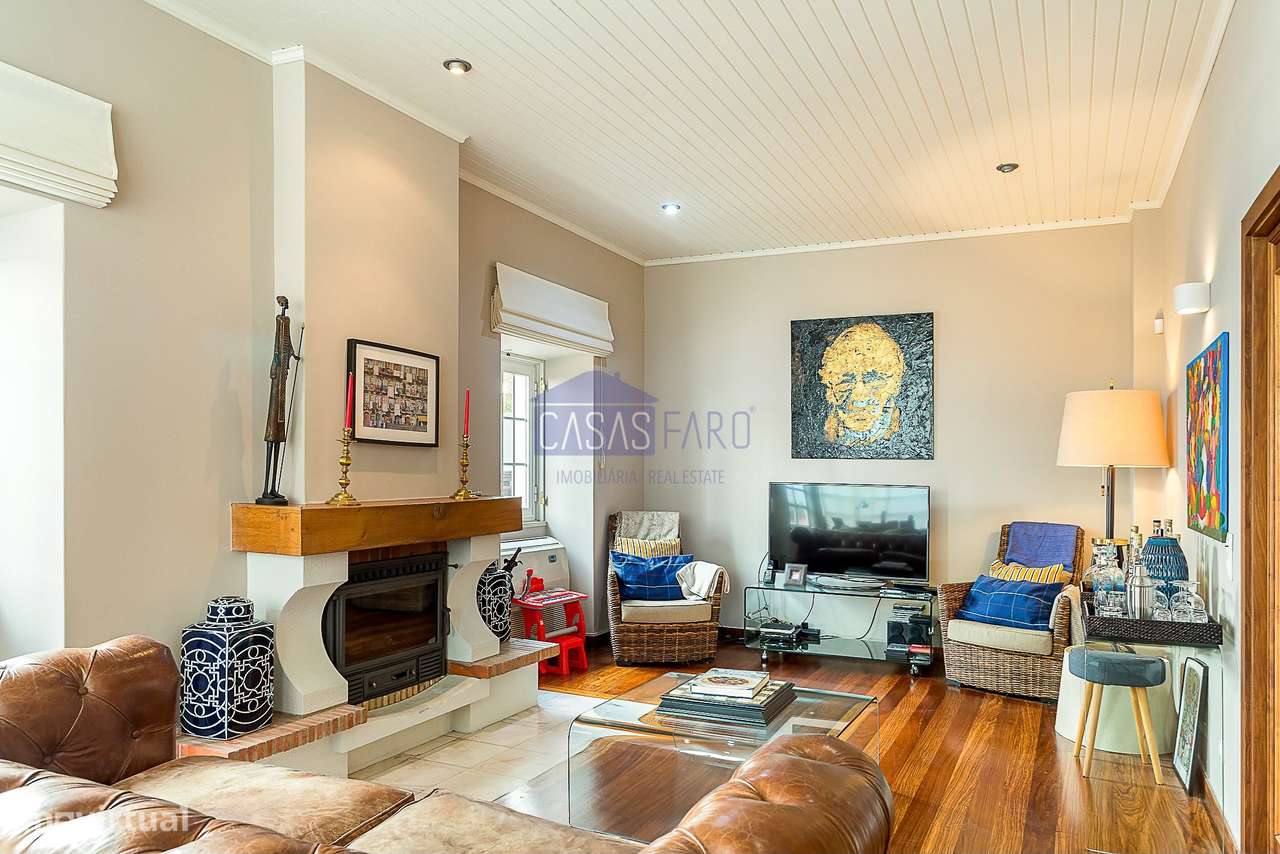 Imponente Moradia V3 de 3 pisos na zona da Avenida 5 de Outubro em Far-35