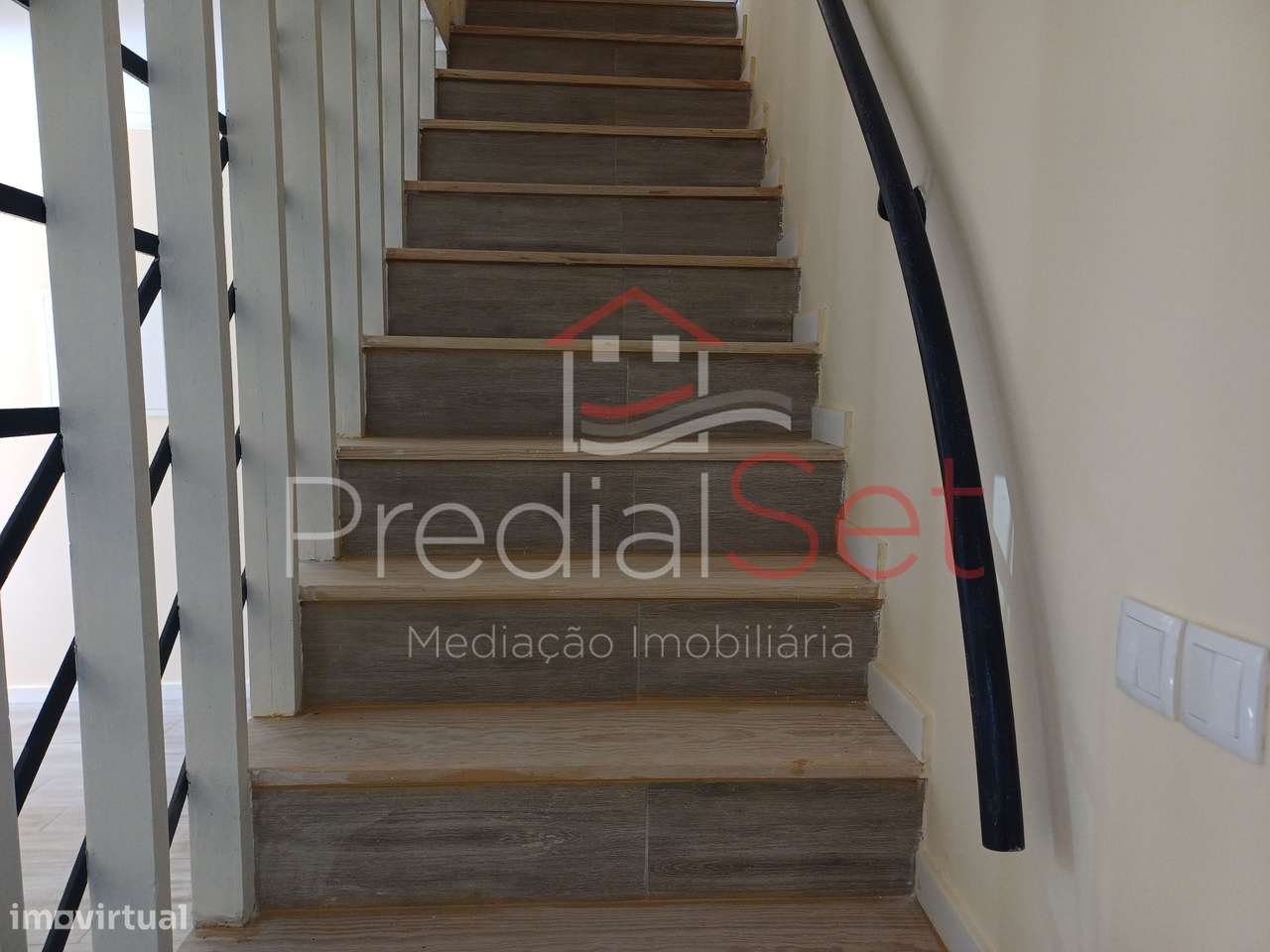 Moradia T3 Totalmente remodelada em Setúbal-12
