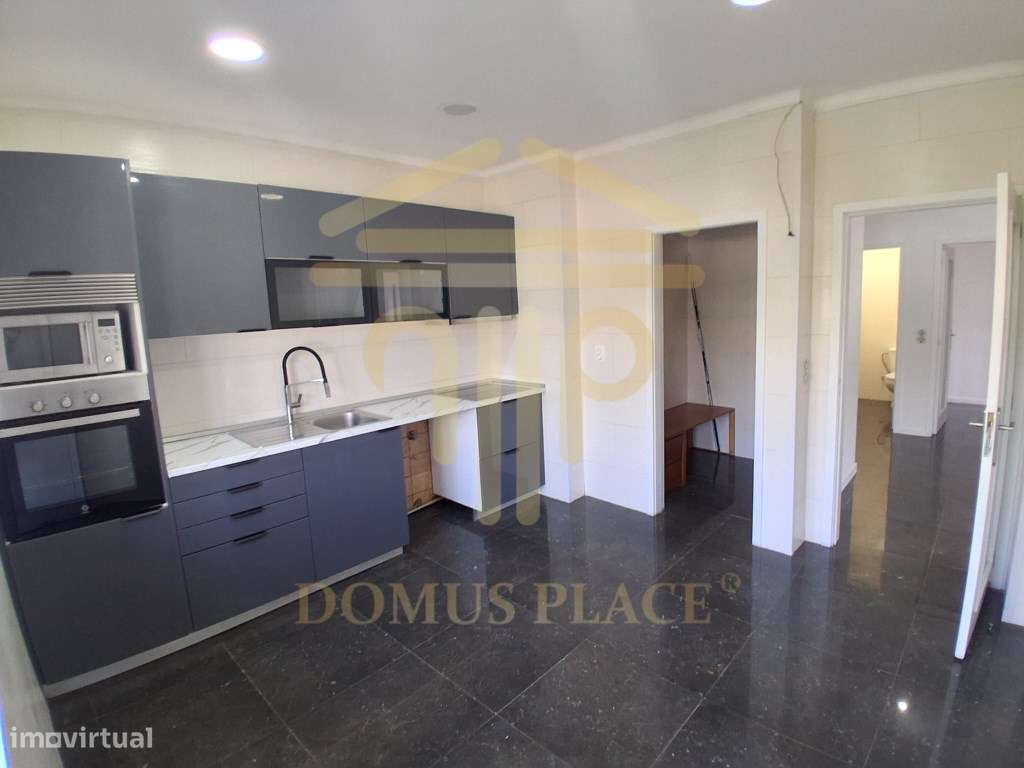 Apartamento T3 Renovado com 3 Frentes, Varandas e Garagem em Fânzer...-0