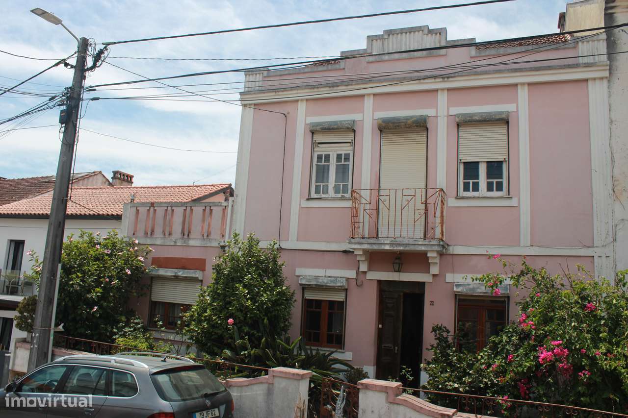 excelente moradia de traça antiga nos Olivais-0