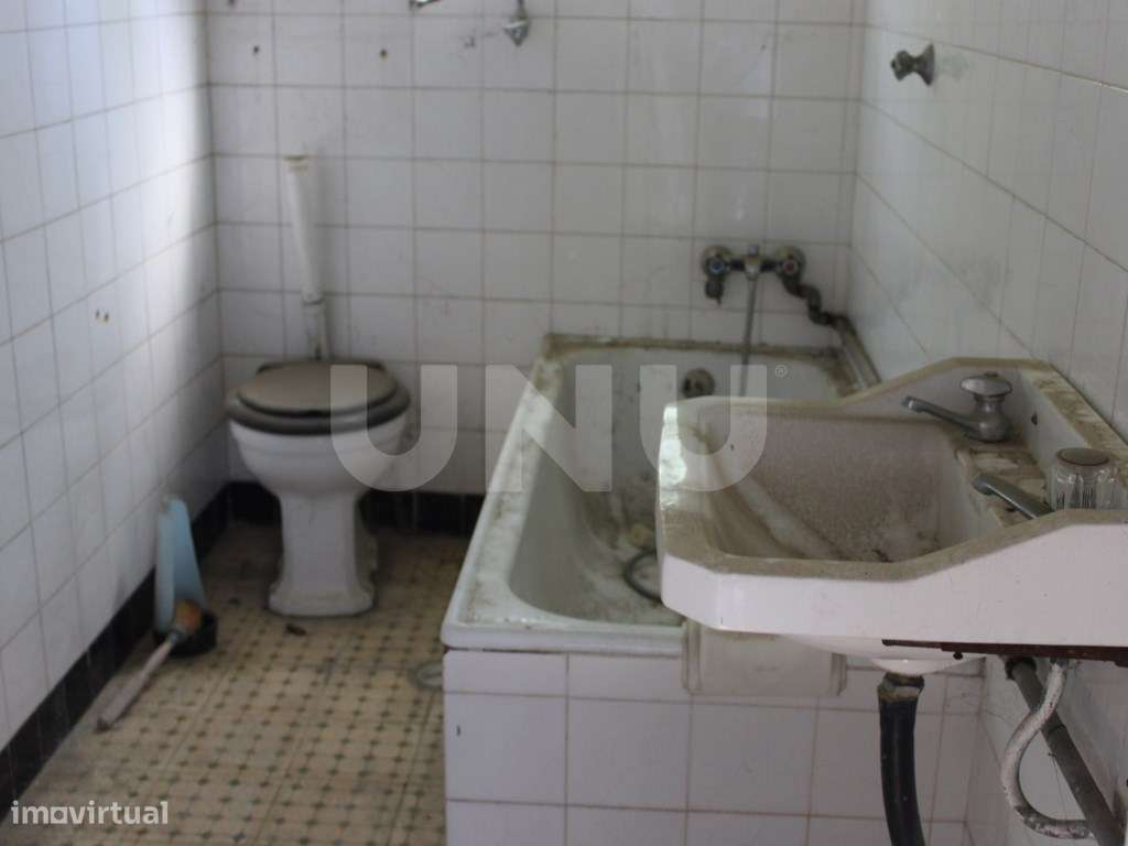 Moradia com Logradouro para Remodelar-16