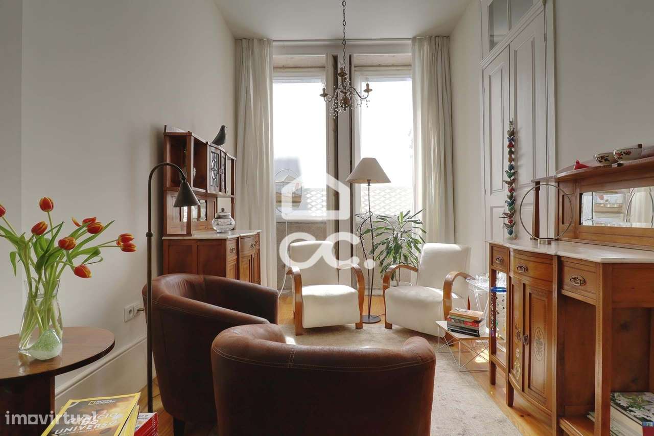 Moradia Clássica Renovada no Coração do Porto – Conforto e Elegância n - Grande imagem: 2/13
