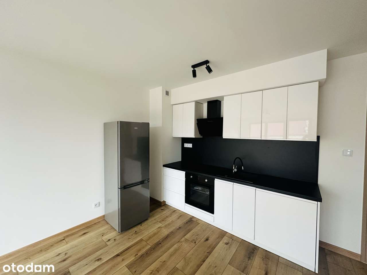 2 pokoje z balkonem + miejsce parkingowe - Pełny obrazek: 2/9