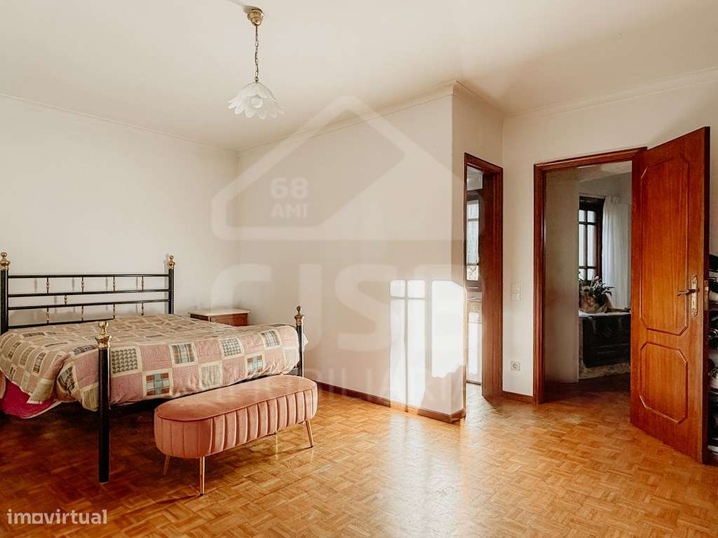 Moradia Isolada T5+3 em Salvaterra de Magos-37