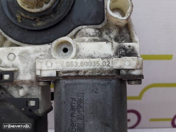 Motor de Elevador de Vidro Frt / Esq VW Golf IV 1.9 TDi 110Cv de 2001 - Ref : F005S00047 - NO330008 - 3