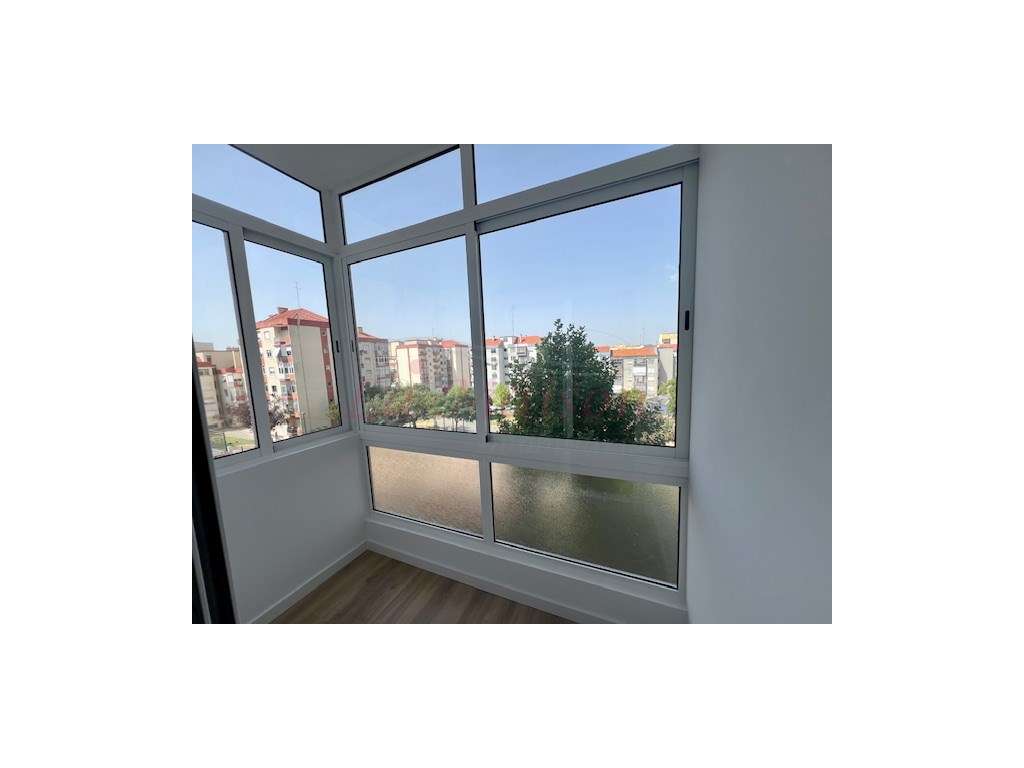 Apartamento T3 totalmente remodelado na Amadora-29