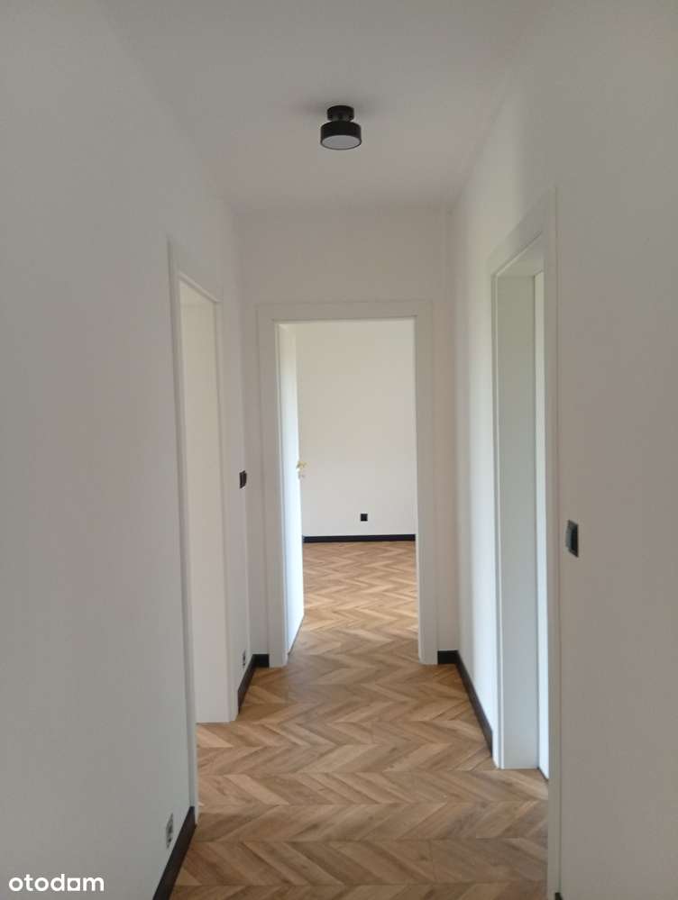 Nowoczesny dom z dużym ogrodem i wysokim sufitem - Pełny obrazek: 4/12