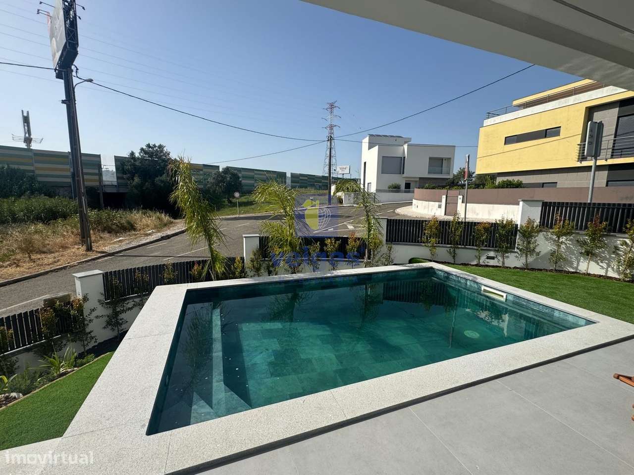 Moradia T4 C/ Piscina -  Bairro Primavera-15