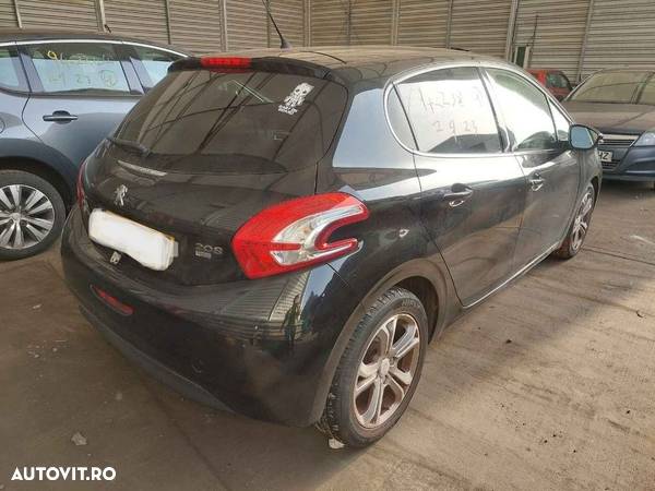 Far dreapta Peugeot 208 2012 HATCHBACK 1.6 HDI - 5