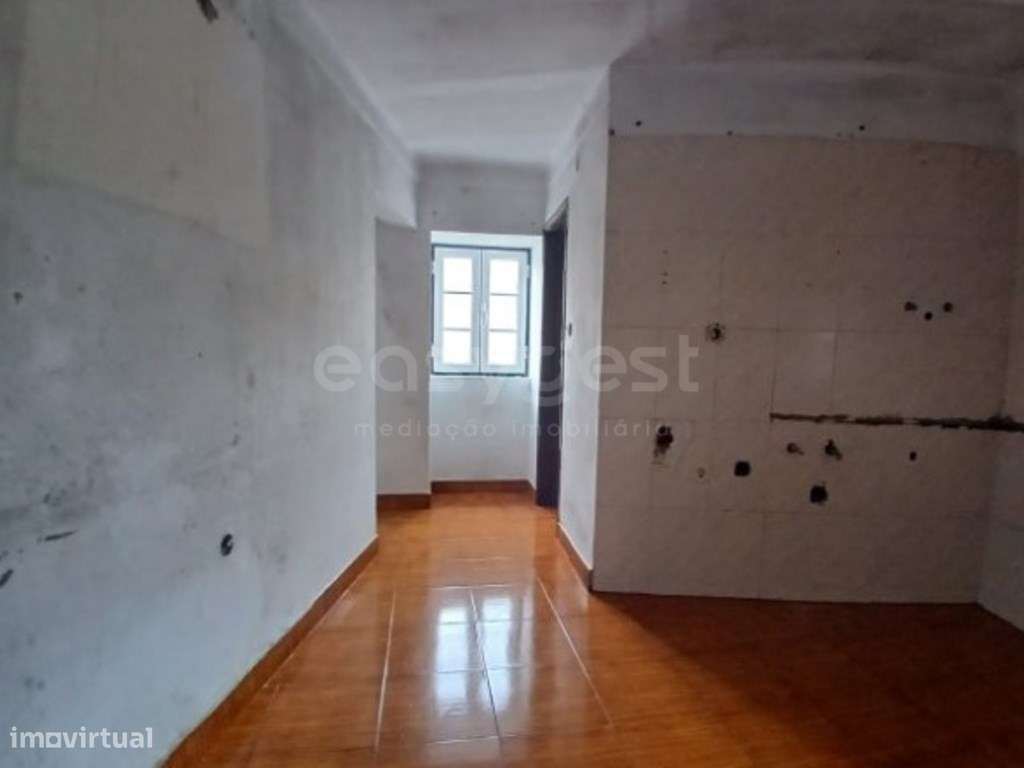 Moradia Térrea com 1º Andar e Quintal Privativo em Zona Residencial... - Grande imagem: 4/14