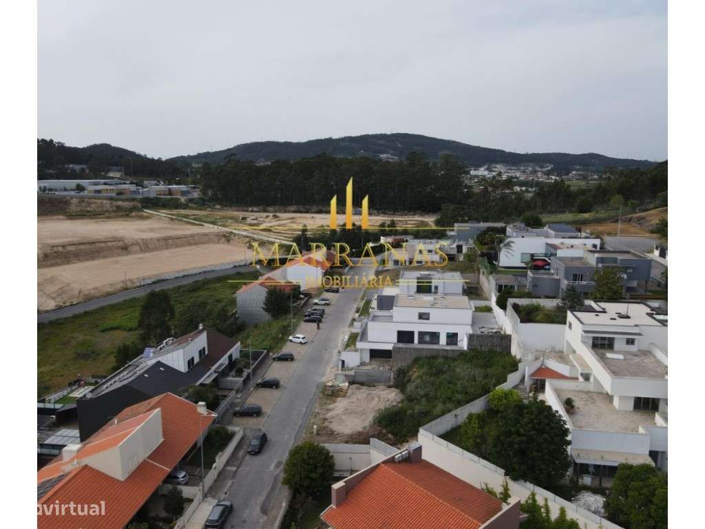 Terreno Urbano Para Construção de Moradia Unifamiliar Geminada-4
