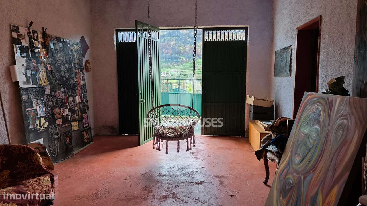 Moradia T3+1 em Avô c/ terreno-30