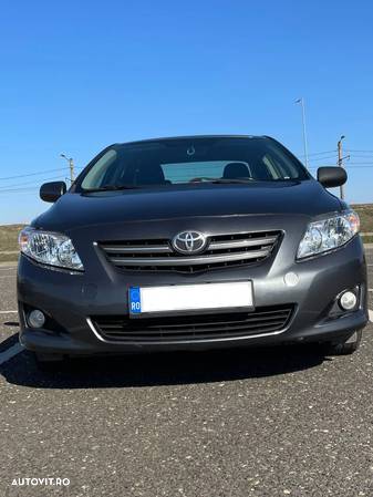 Toyota Corolla 1.4 D-4D Sedan Luna - 1