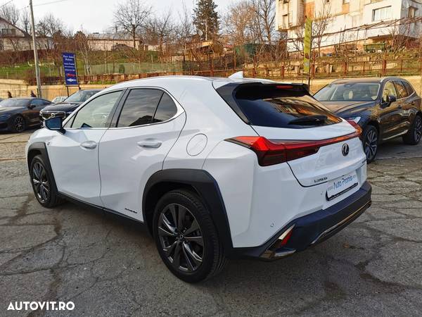 Lexus UX 250h (E-FOUR) F SPORT - 8