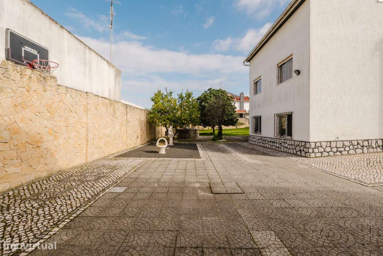 Moradia Independente T4 com Lote de 1.000 m2 em Fernão Ferro - Grande imagem: 5/46