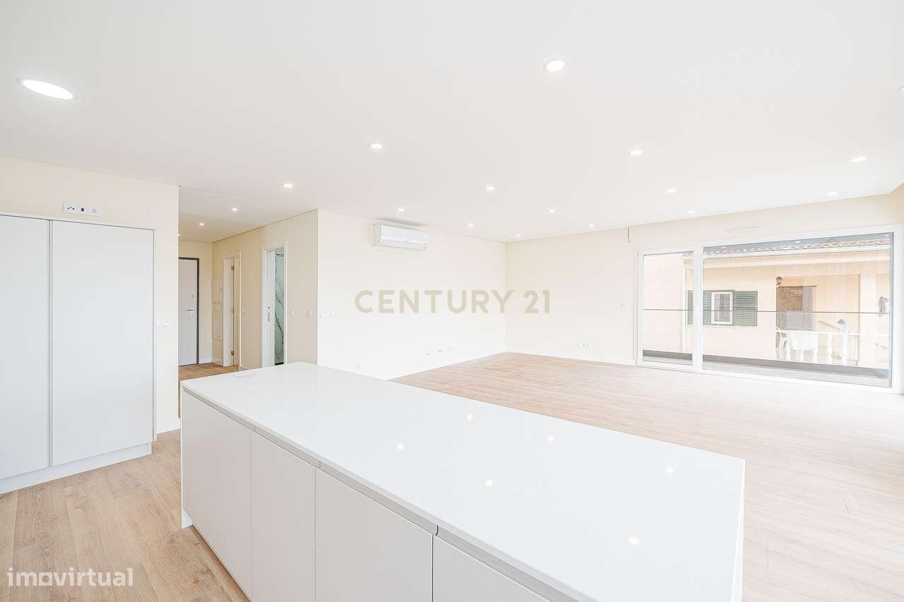 Moradia T4+1 Contemporânea com Piscina-8