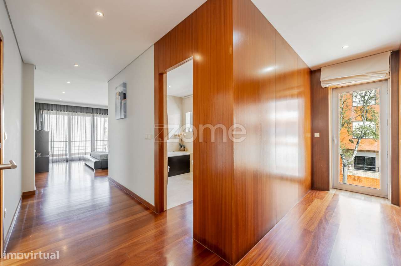 Moradia T5 com Piscina, 4 Suites e Garagem para 4 Carros em Esposende-38