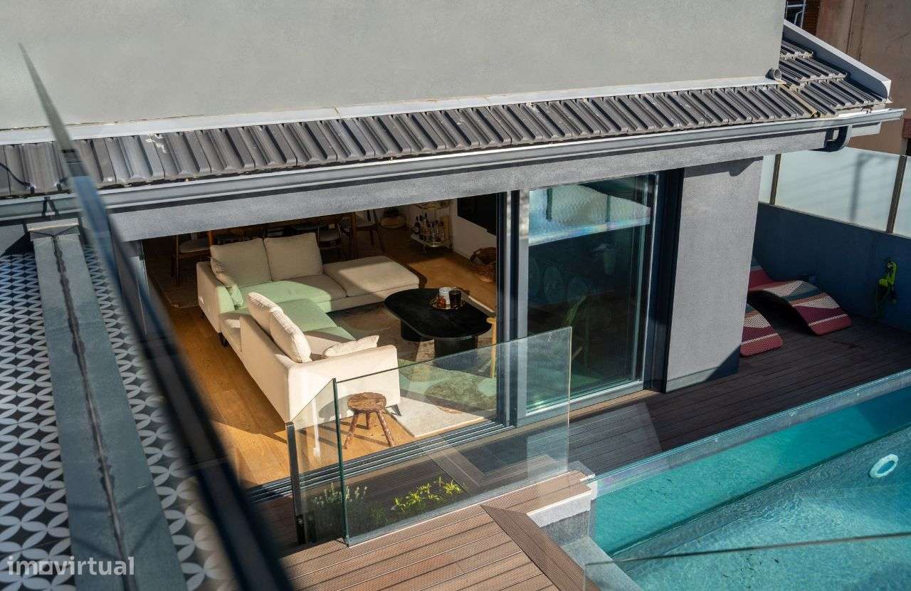 Moradia V3+1 totalmente renovada com vista mar-8