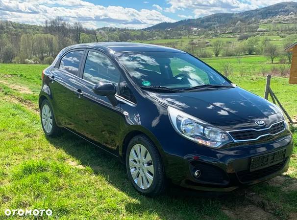 Kia Rio 1.2 Fifa World Cup Edition - 2