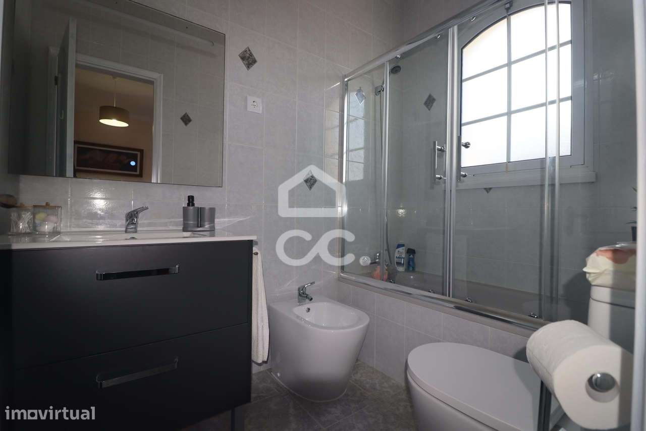 Moradia com 4 Quartos e Anexo T1  - São Vicente Ferreira - Ponta Delga-13