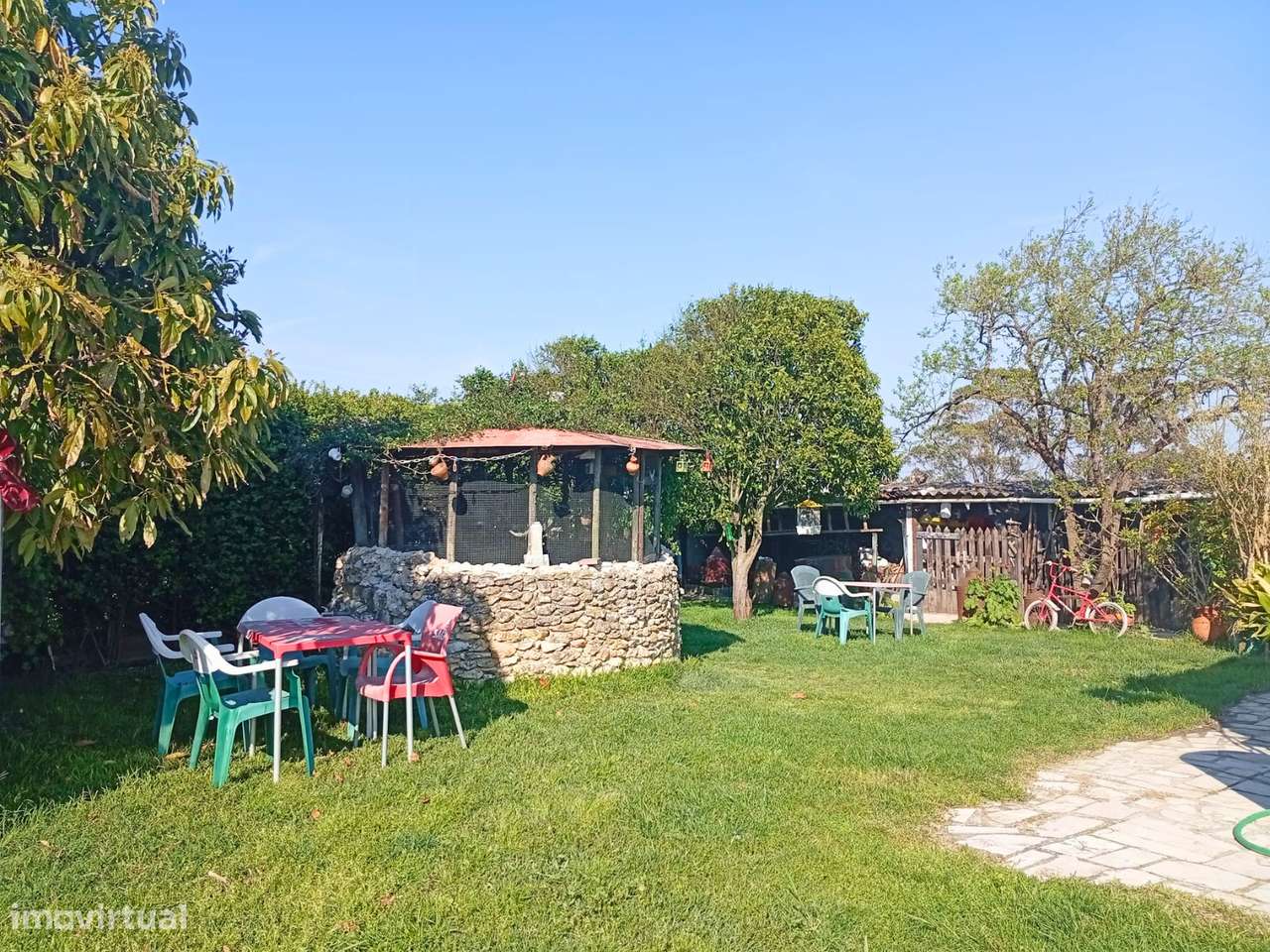 Moradia T4 com aproximadamente 1000m2 de terreno - Grande imagem: 3/16