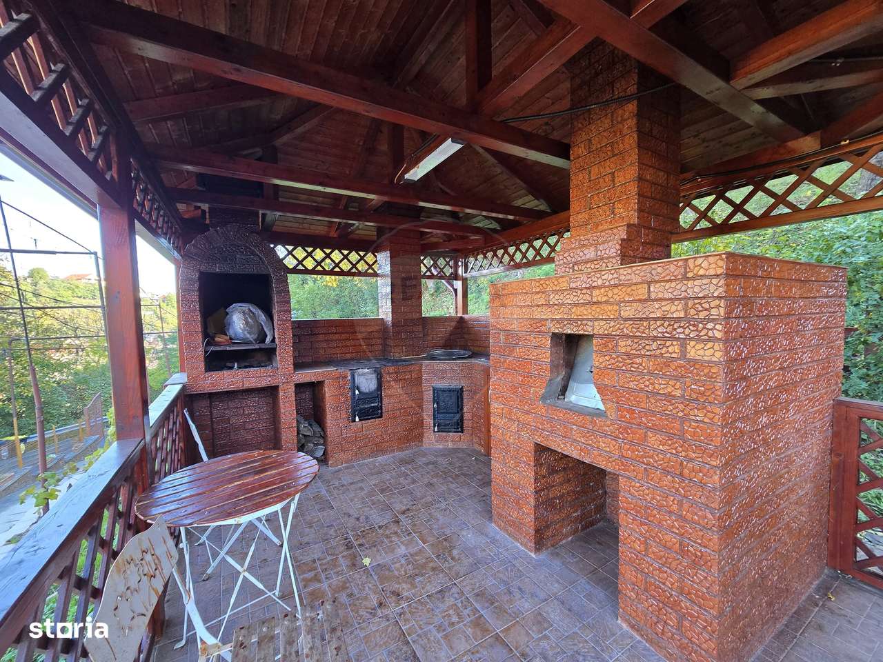 Casă cu 5 camere de vânzare în zona Central comision 0-18