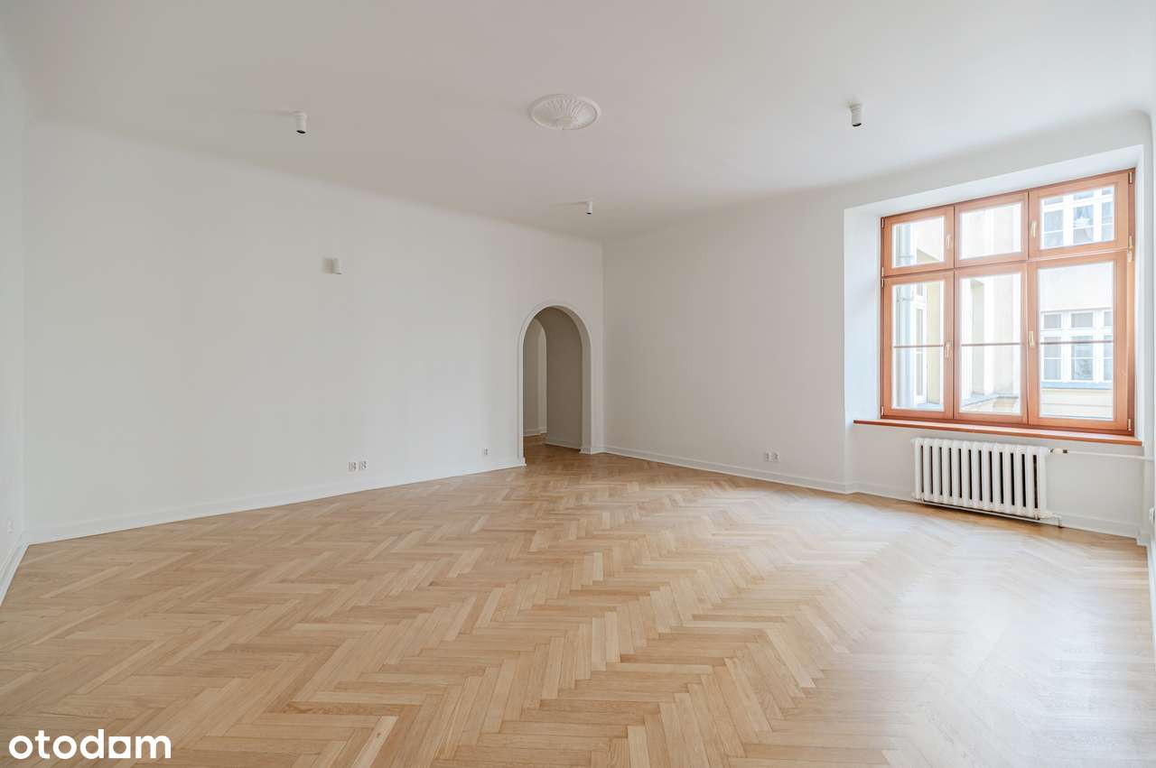 Przestronne mieszkanie ze sztukateriami w historycznej kamienicy-5