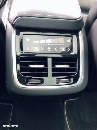 Volvo XC 60 D4 AWD R-Design - 22