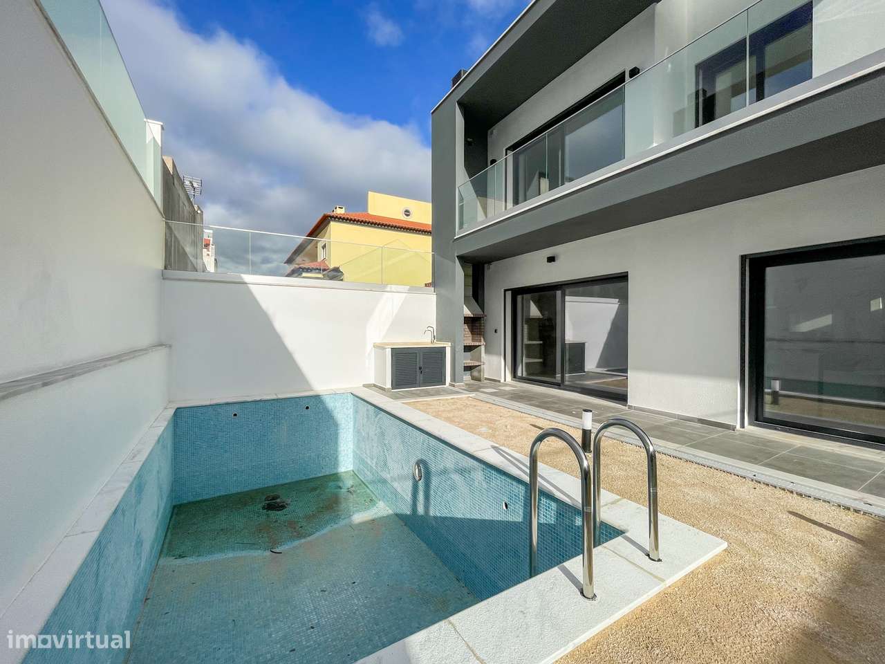 Moradia T4 com Piscina - Santa Iria de Azoia (Bairro da Salvação)-8