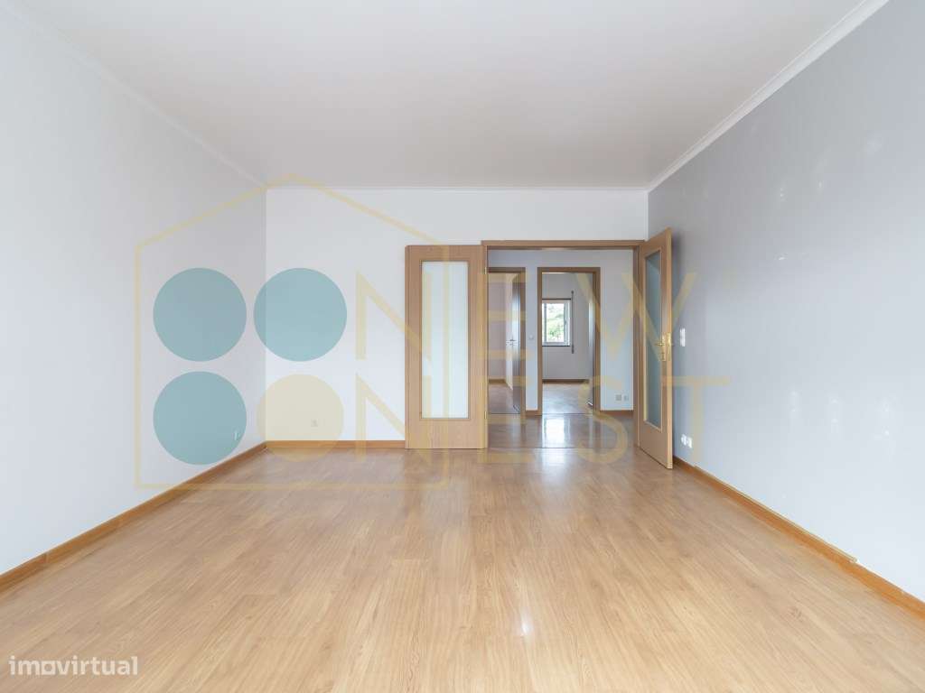 Apartamento T2 com elevador, parqueamento e arrecadação nas Manteig...-13