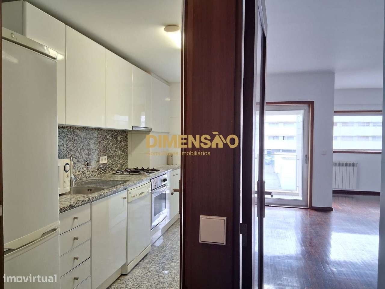 T1 com duas frentes e garagem Ref DCI153B-9