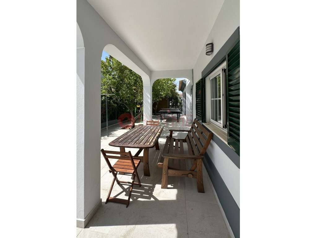 Moradia V4 Exclusiva com Piscina, Jacuzzi e Amplos Jardins em Almancil-6