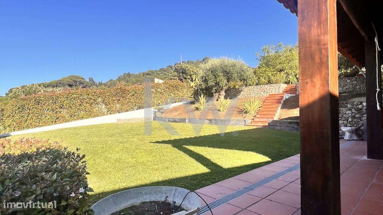 Moradia T4 com a possibilidade de ser T6 Isolada no inicio da Serra do - Grande imagem: 2/60