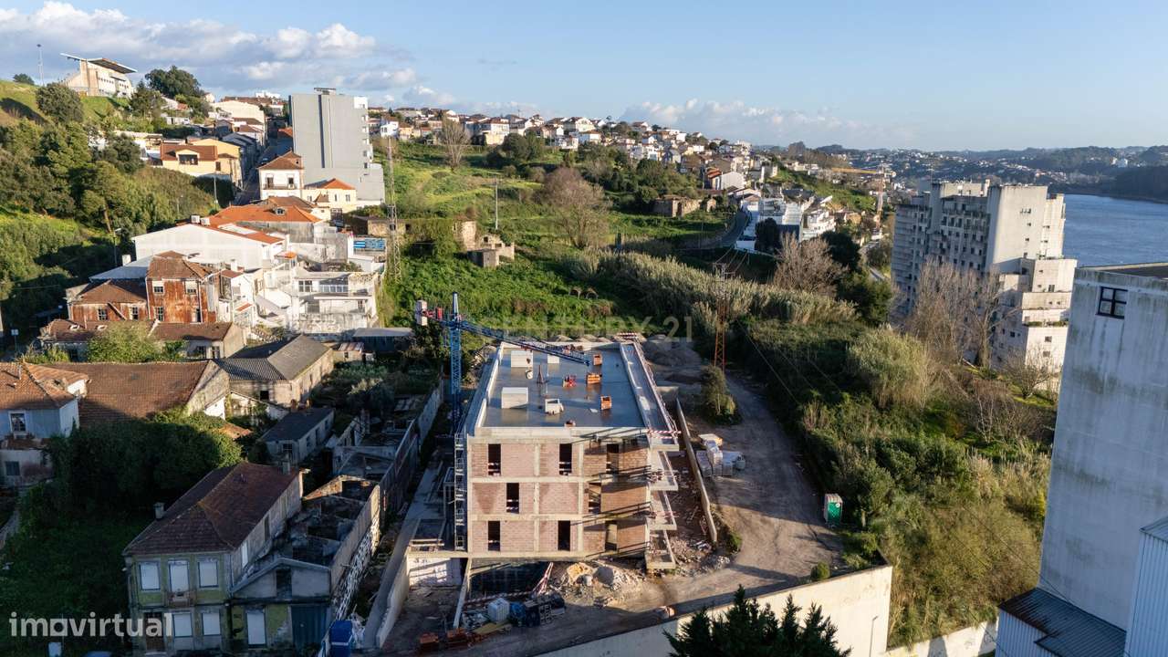 T2 Único com Terraço de 277m² | Valbom, Gondomar-14