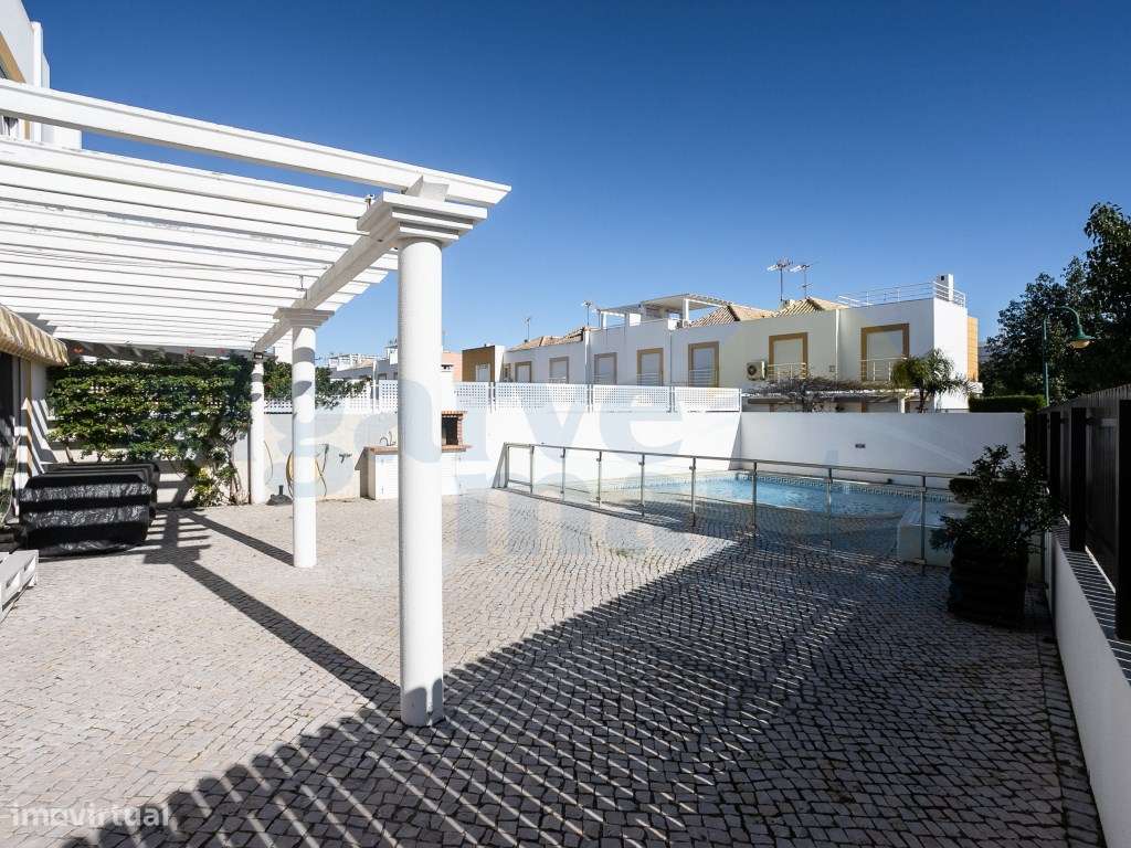 Moradia geminada T3 com Piscina Privada e Garagem - Praia da Lota - Grande imagem: 4/33