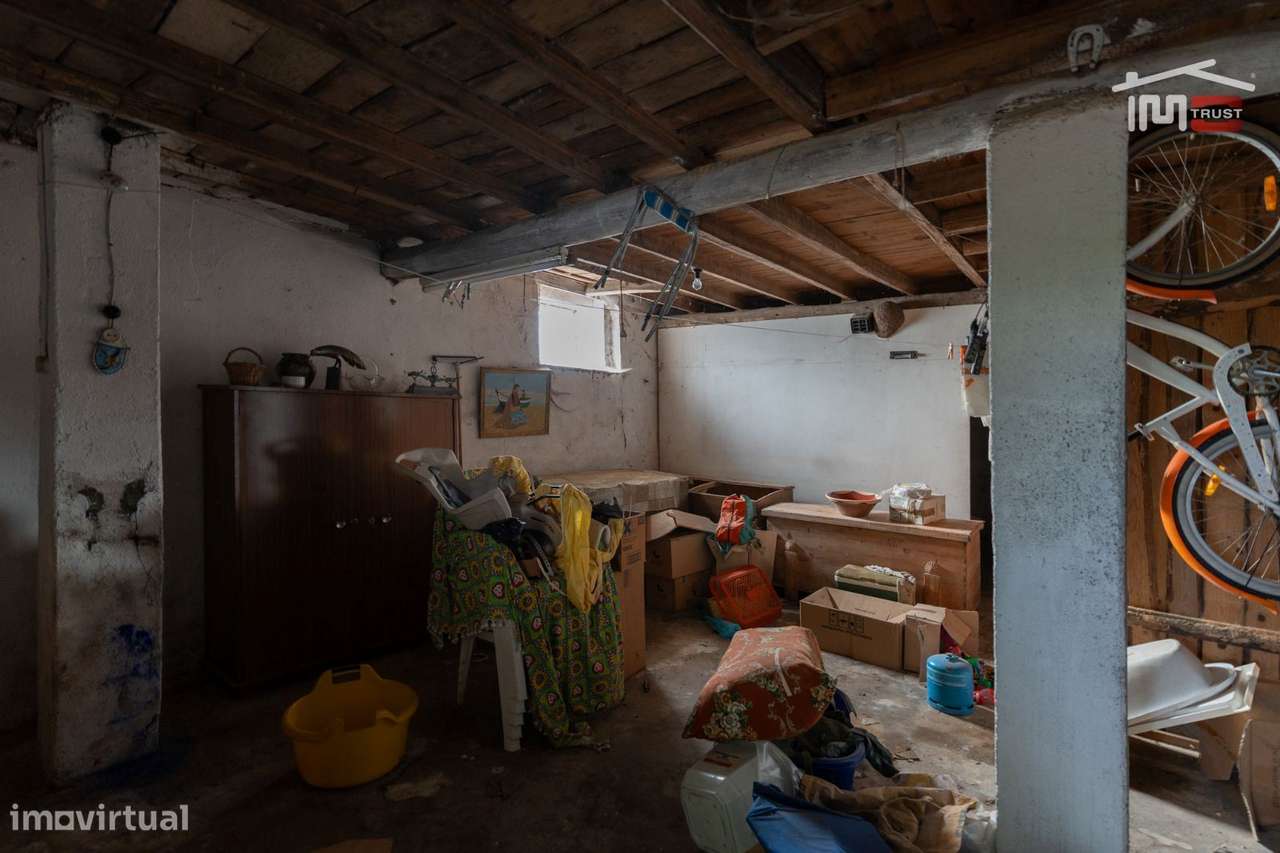 Moradia T3 para recuperar em Vale Travesso, Ourém-20