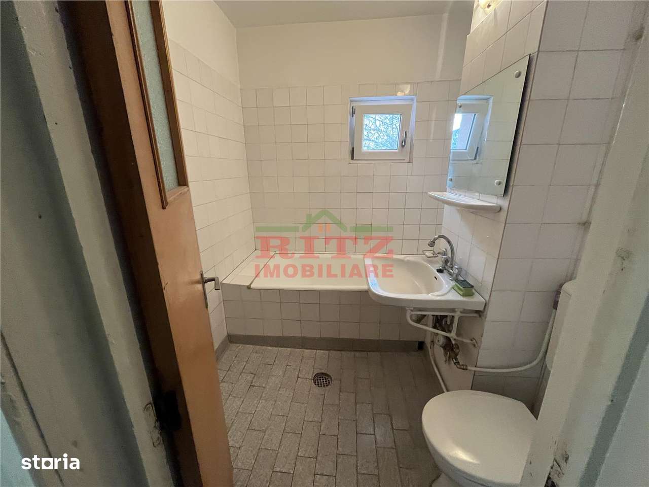 Nou! Ap. 3 cam., decom., et. 2, boxa, zona Scoala de Politie!-11