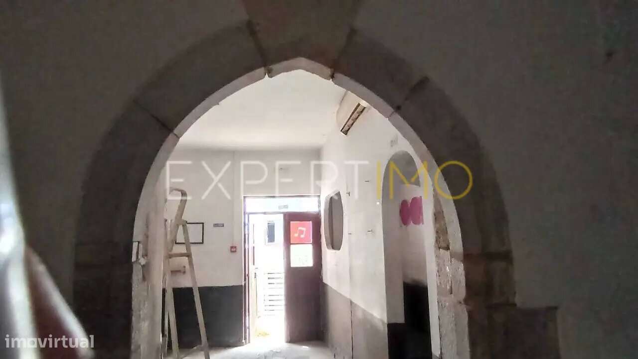 Prédio com estabelecimento comercial + T2+1 - Beja - Grande imagem: 5/25