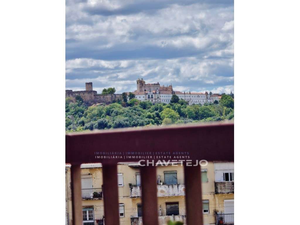 Apartamento T2 com garagem dupla e vista para o Castelo de Tomar-19