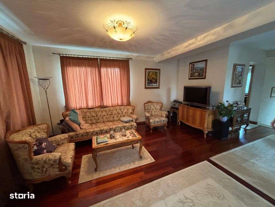 OPORTUNITATE! Casa cu 6 camere,300MP,Teren 1100mp,Finisaje LUX - Imagine principală: 3/19