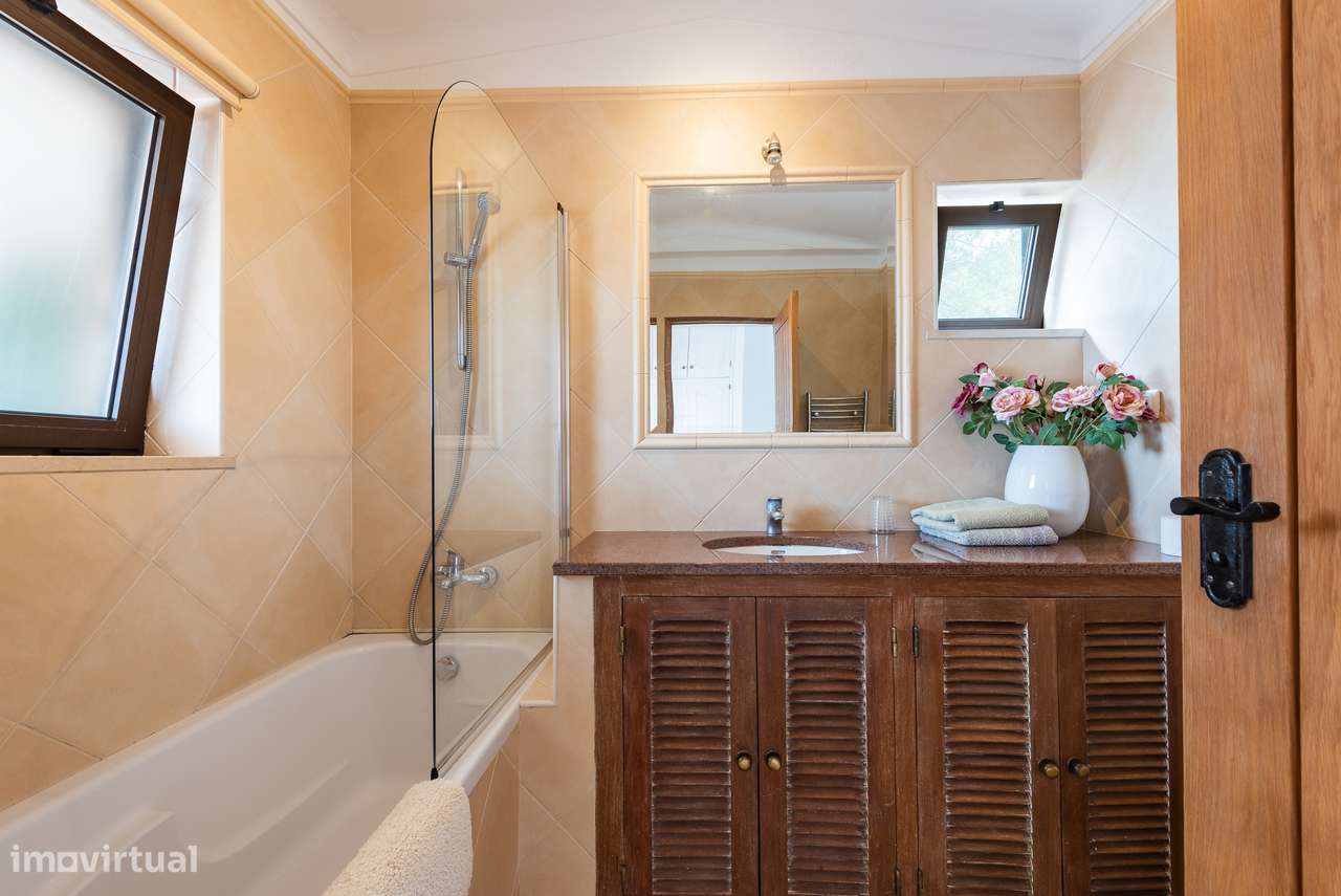 Villa com frente ao golfe e vista para o mar e piscina privada no Sant-28