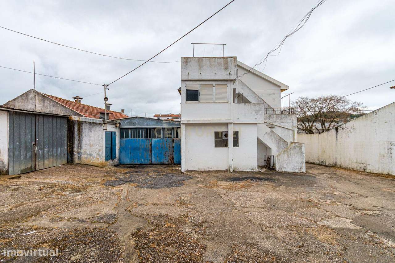 Moradia T3 c/ lote de 2393m2 em Caneças-30