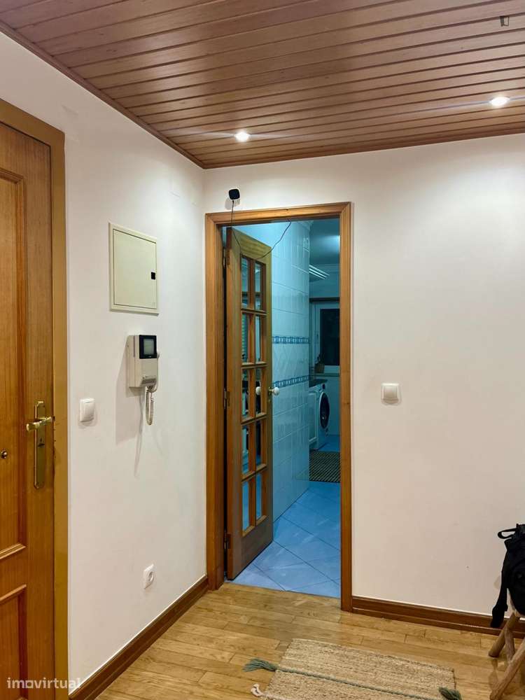 Quarto - localizado em Penha Lisbon - Grande imagem: 2/10