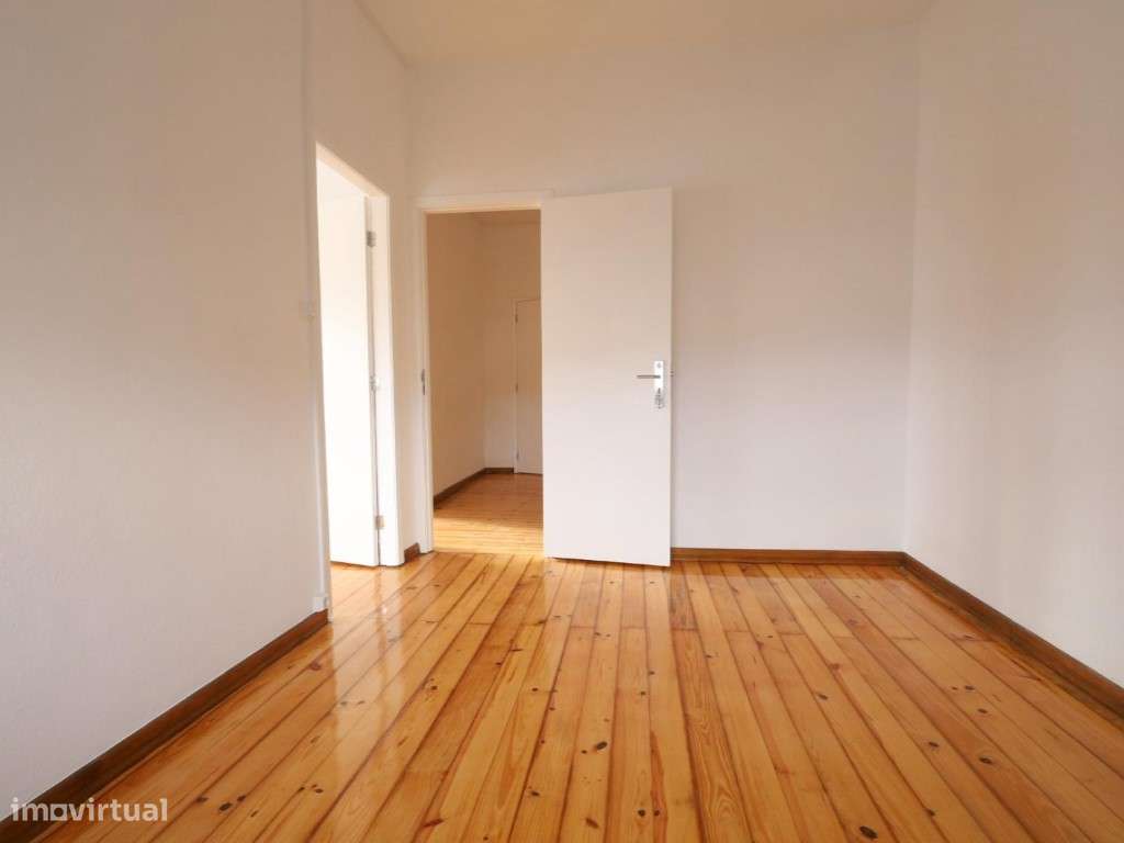 Moradia com 3 habitações independentes-13