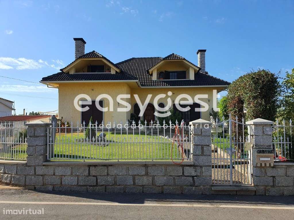 Moradia T7 com anexos inserida em lote terreno com 1024 m2 em Arganil - Grande imagem: 4/40