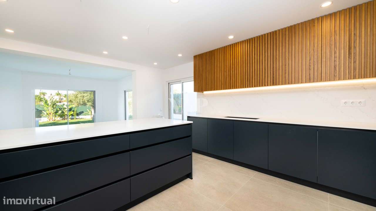 Moradia renovada 3+1 quartos com piscina e jardim privados, Vilamoura - Grande imagem: 4/48